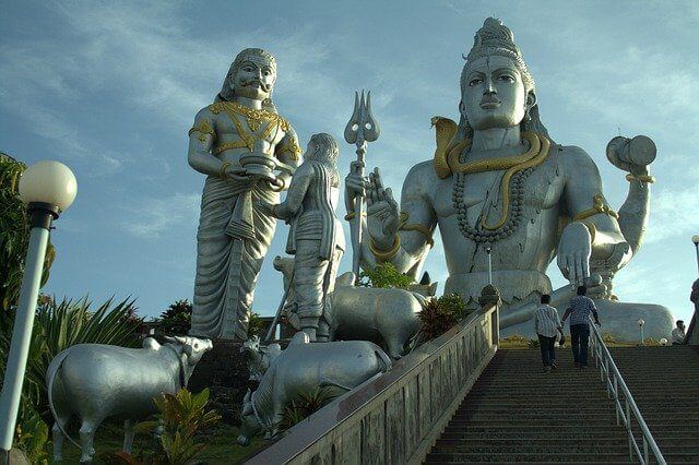 शिव पूजा में भूलकर भी न शामिल करें ये चीजें